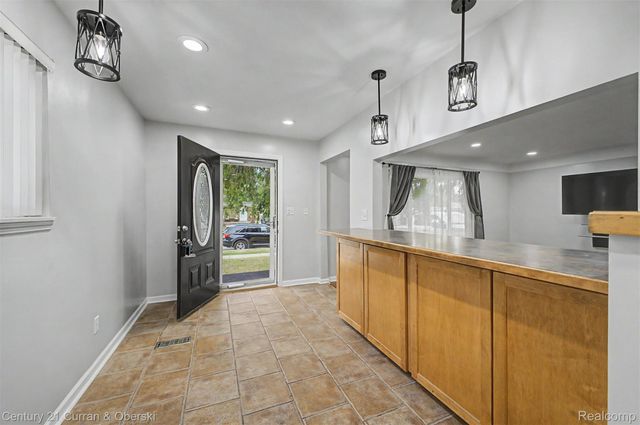 4205 Katherine Street, Dearborn Heights, MI 48125