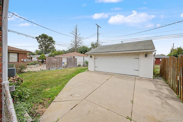 4205 Katherine Street, Dearborn Heights, MI 48125
