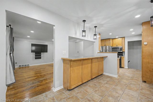 4205 Katherine Street, Dearborn Heights, MI 48125