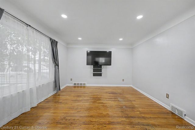 4205 Katherine Street, Dearborn Heights, MI 48125