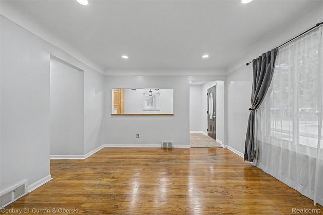 4205 Katherine Street, Dearborn Heights, MI 48125
