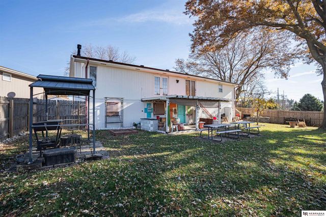 8612 S 38th Avenue, Bellevue, NE 68147