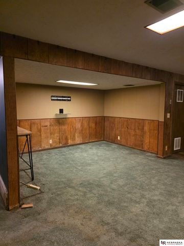 8612 S 38th Avenue, Bellevue, NE 68147