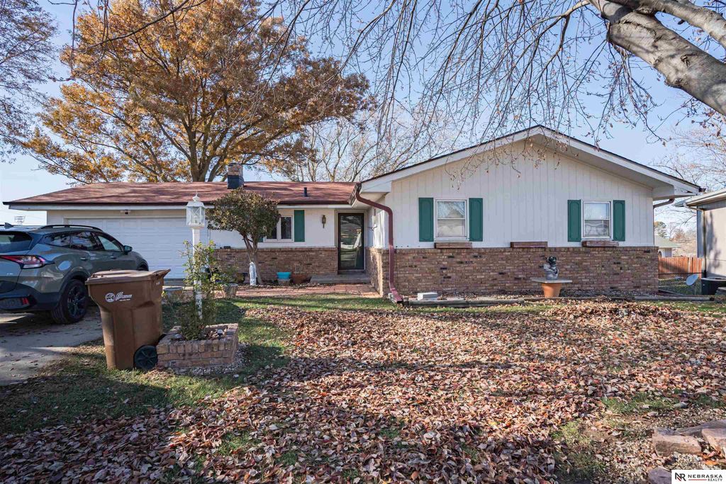 8612 S 38th Avenue, Bellevue, NE 68147