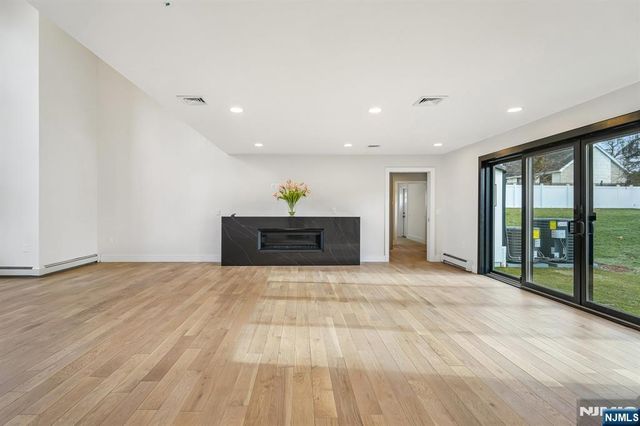 292 Magnolia Avenue, Cresskill, NJ 07626