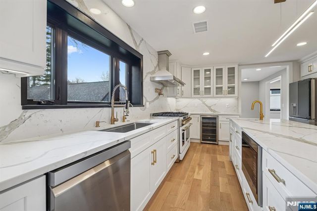 292 Magnolia Avenue, Cresskill, NJ 07626