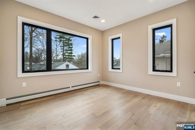 292 Magnolia Avenue, Cresskill, NJ 07626