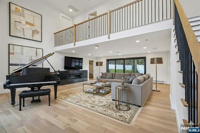 292 Magnolia Avenue, Cresskill, NJ 07626