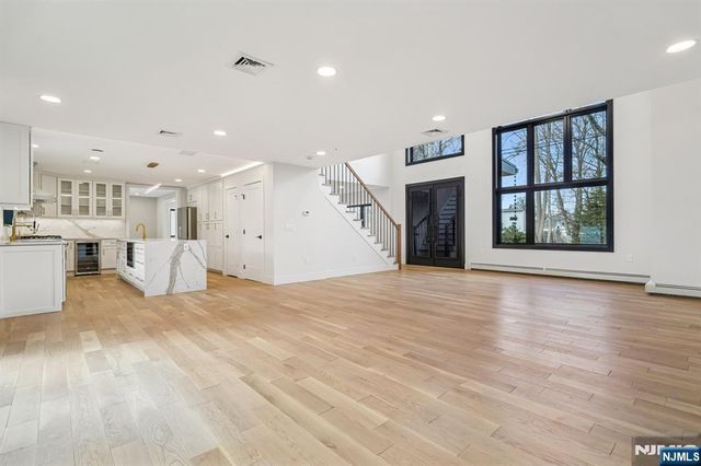 292 Magnolia Avenue, Cresskill, NJ 07626