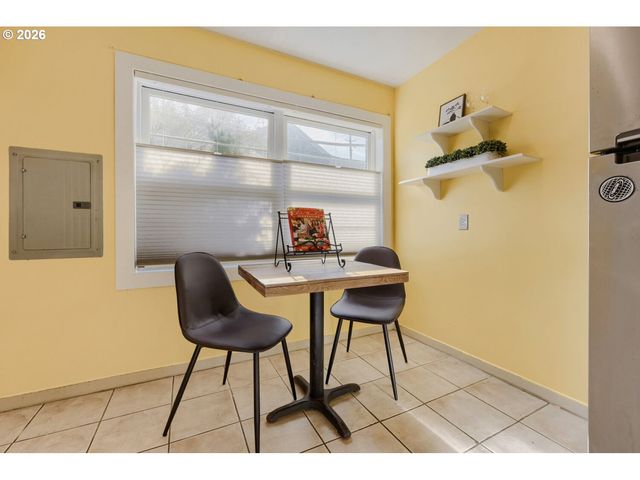 6504 N COMMERCIAL Ave, Portland, OR 97217