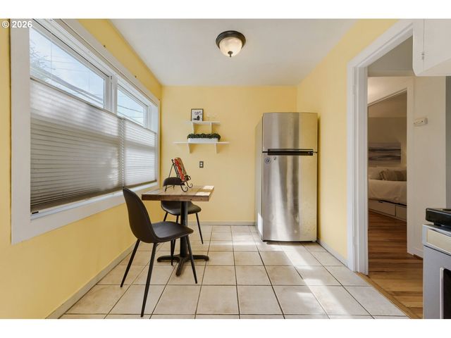 6504 N COMMERCIAL Ave, Portland, OR 97217