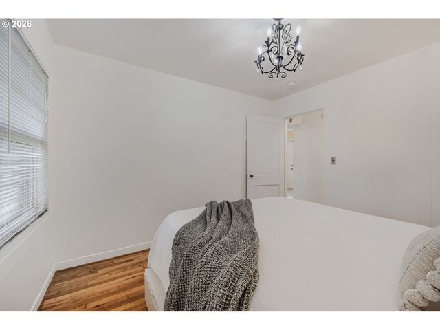 6504 N COMMERCIAL Ave, Portland, OR 97217