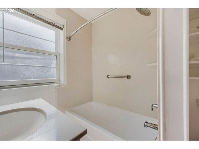 6504 N COMMERCIAL Ave, Portland, OR 97217