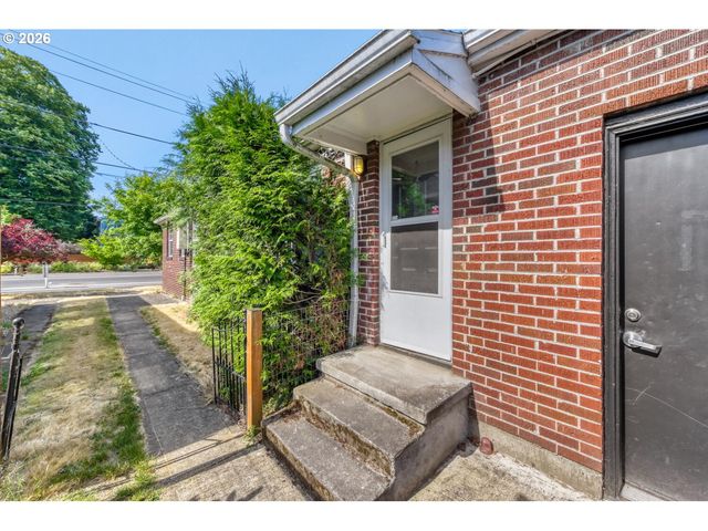 6504 N COMMERCIAL Ave, Portland, OR 97217