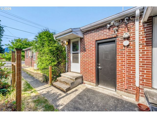 6504 N COMMERCIAL Ave, Portland, OR 97217