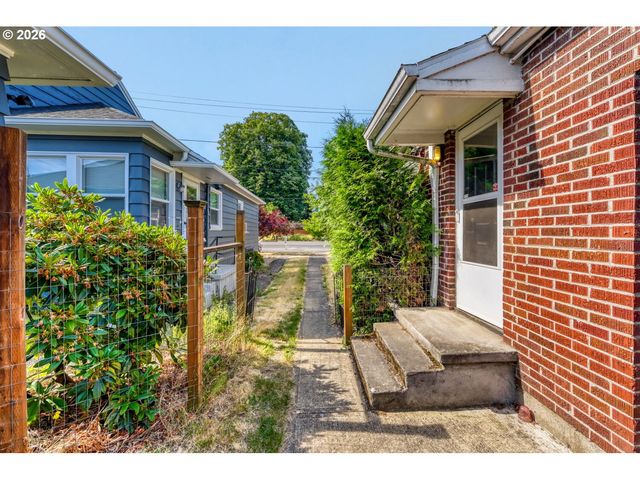 6504 N COMMERCIAL Ave, Portland, OR 97217