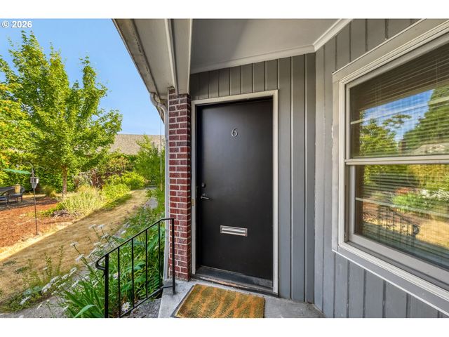 6504 N COMMERCIAL Ave, Portland, OR 97217