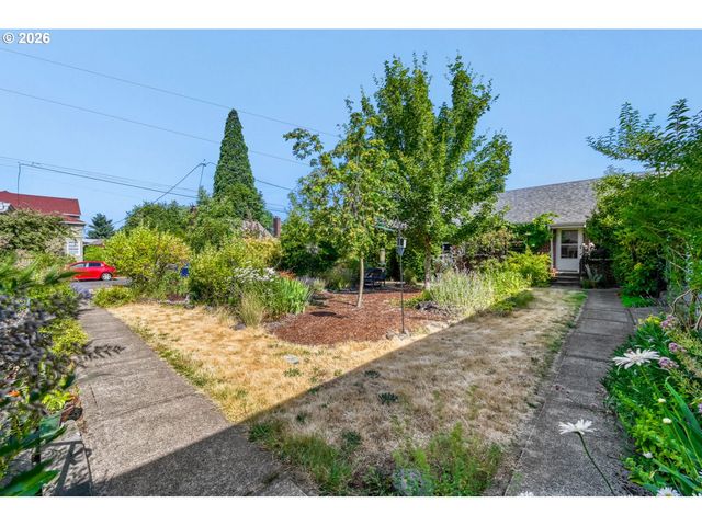 6504 N COMMERCIAL Ave, Portland, OR 97217