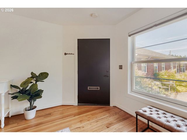 6504 N COMMERCIAL Ave, Portland, OR 97217