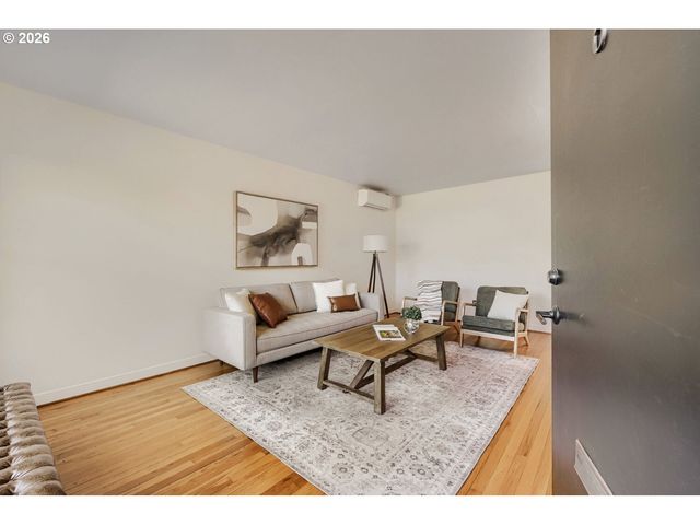 6504 N COMMERCIAL Ave, Portland, OR 97217