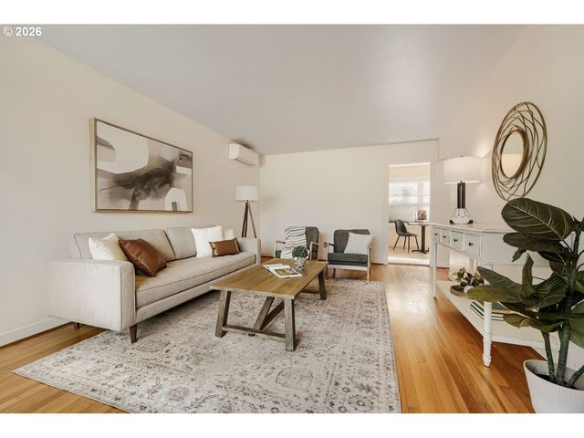 6504 N COMMERCIAL Ave, Portland, OR 97217