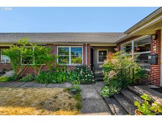 6504 N COMMERCIAL Ave, Portland, OR 97217