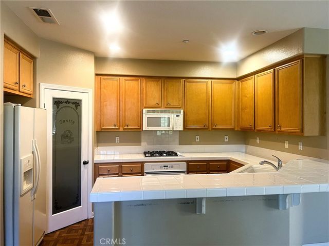 28984 River Oaks Lane, Highland, CA 92346