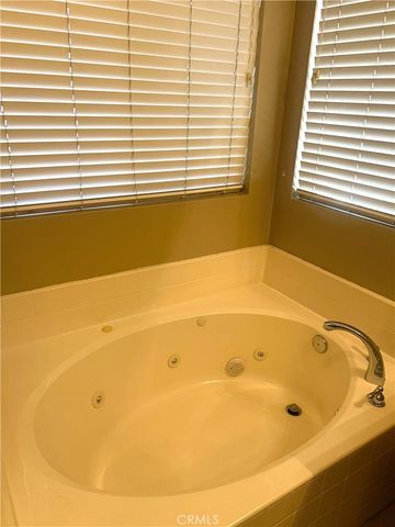 28984 River Oaks Lane, Highland, CA 92346