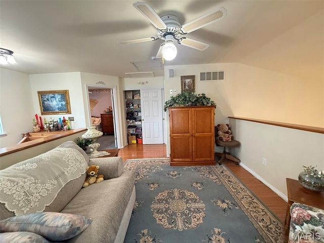 10342 Tiffany Village Circle Drive, St Louis, MO 63123
