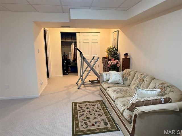 10342 Tiffany Village Circle Drive, St Louis, MO 63123