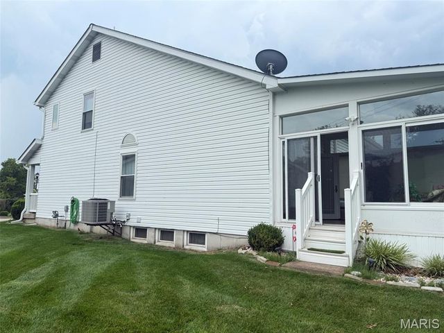 10342 Tiffany Village Circle Drive, St Louis, MO 63123