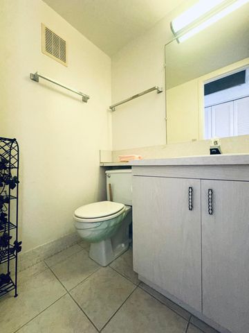 2060 Harwood E 2060, Deerfield Beach, FL 33442