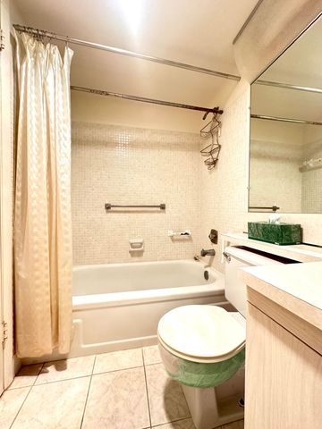 2060 Harwood E 2060, Deerfield Beach, FL 33442