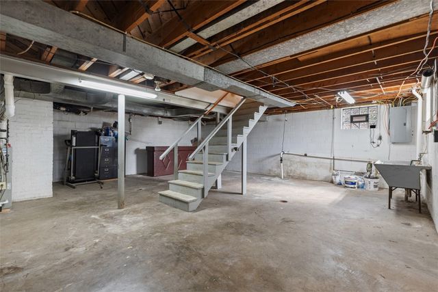 311 Mcclelland Rd, North Strabane, PA 15317