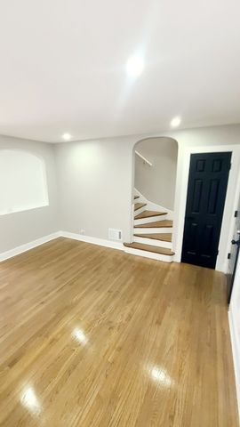 8822 S Kenwood Avenue, Chicago, IL 60619