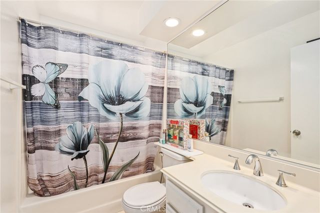 22 Rocky Creek Lane, Laguna Hills, CA 92653