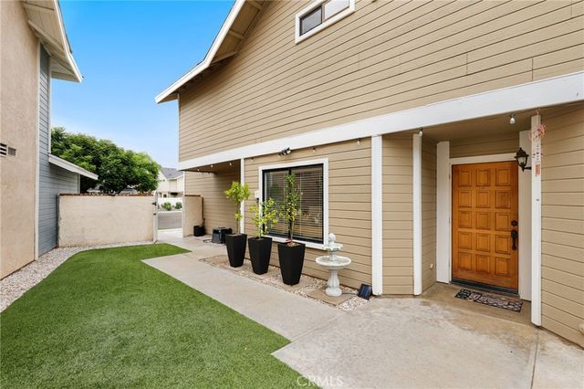 22 Rocky Creek Lane, Laguna Hills, CA 92653