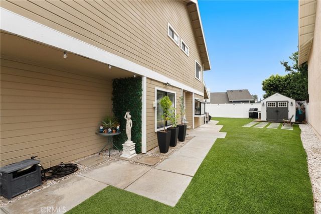 22 Rocky Creek Lane, Laguna Hills, CA 92653