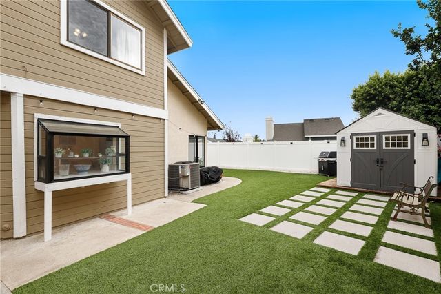 22 Rocky Creek Lane, Laguna Hills, CA 92653