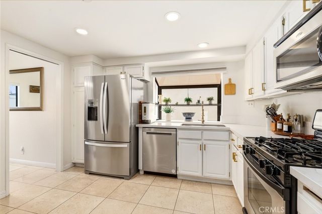 22 Rocky Creek Lane, Laguna Hills, CA 92653