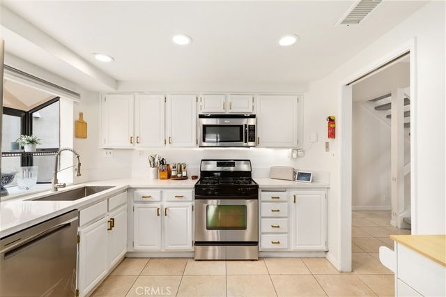 22 Rocky Creek Lane, Laguna Hills, CA 92653