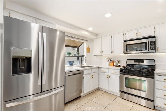 22 Rocky Creek Lane, Laguna Hills, CA 92653