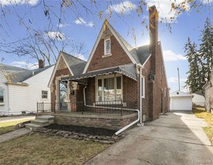 8060 Edward Avenue, Center Line, MI 48015