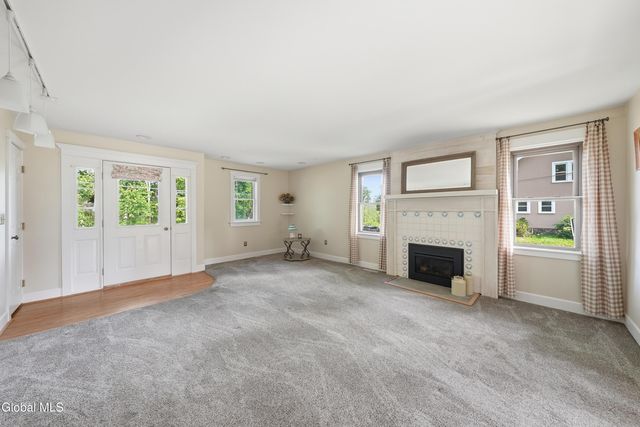 17 Midline Road, Ballston, NY 12019