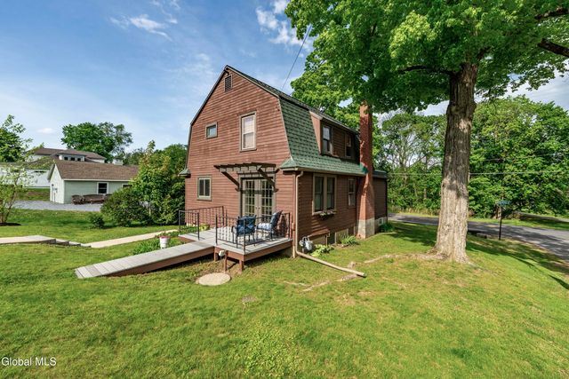 17 Midline Road, Ballston, NY 12019