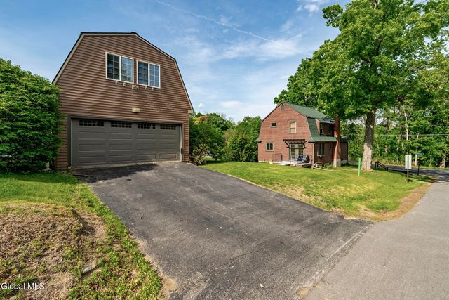 17 Midline Road, Ballston, NY 12019