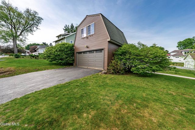 17 Midline Road, Ballston, NY 12019