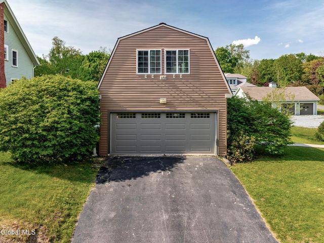 17 Midline Road, Ballston, NY 12019