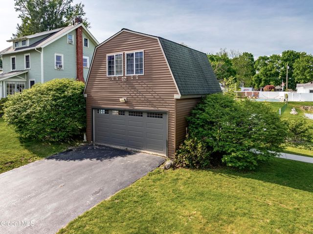 17 Midline Road, Ballston, NY 12019
