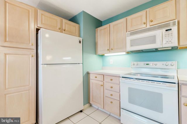 16 PEPPERGRASS DR N, Mt Laurel, NJ 08054